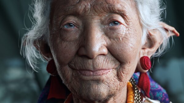 图片[1]-[Ai精翻&朗读] 超写实老奶雕刻(亚洲仙女）+爱笑大爷二合一-土狗cg资源站